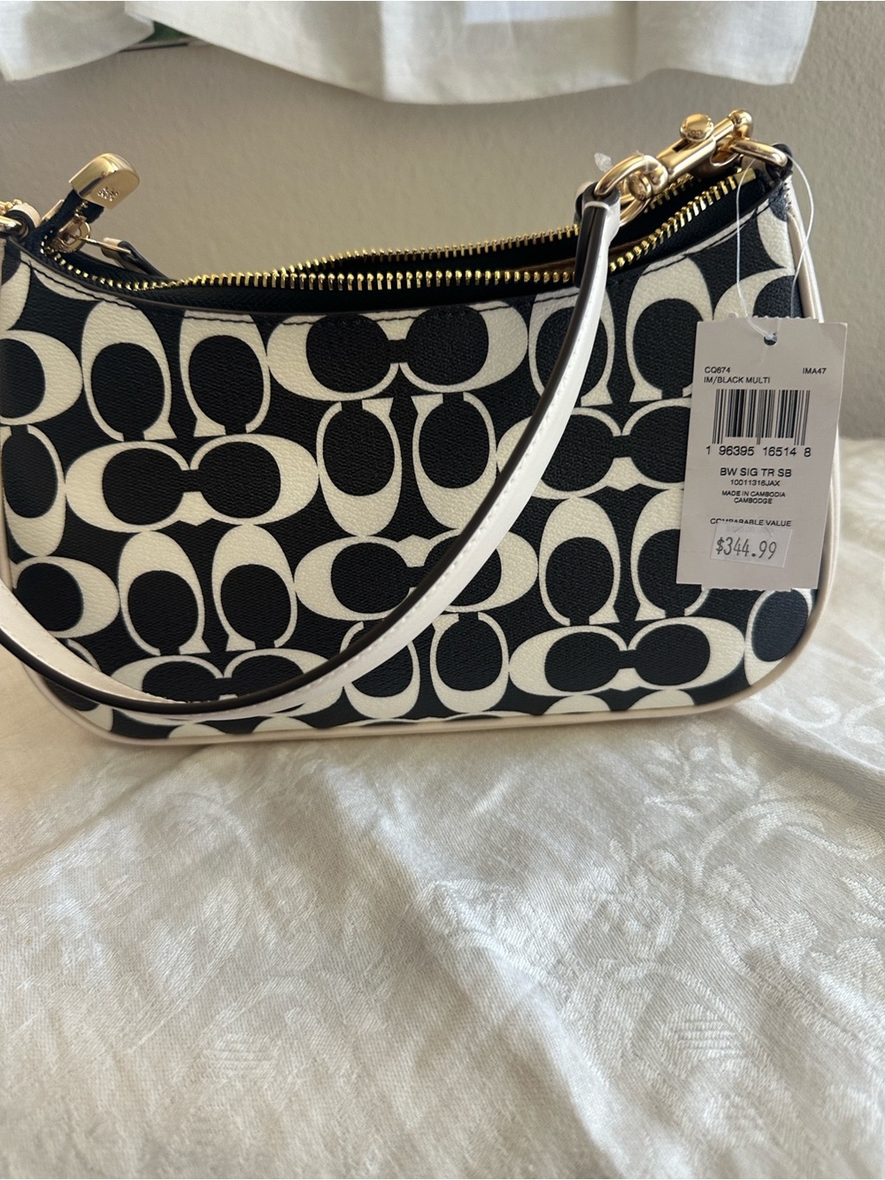 COACH Teri Shoulder Bag In Signature Canvas - Picture 2 of 9